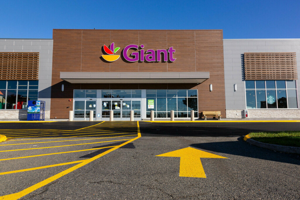 Your Dream Job Awaits: Join the Giant Food Family Today!