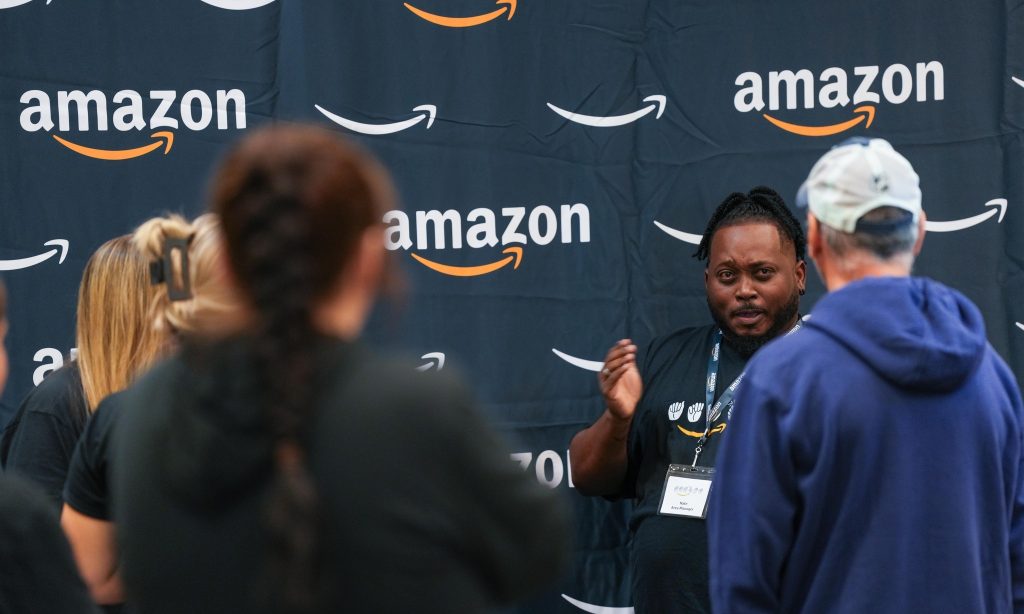 Amazon. The retail giant is on the hunt for fresh talent to join its dynamic team. If you're looking for a workplace where innovation thrives and problem-solving is part of everyday life,